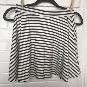 {VS Pink} white & Black stripped Skirt